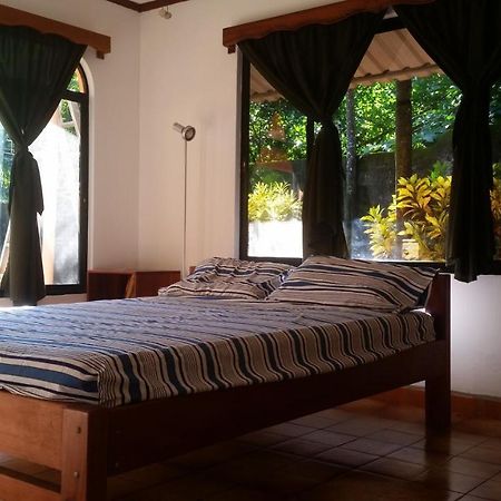 Embassy House Bed & Breakfast ปัวร์โตคิมาเนซ ภายนอก รูปภาพ