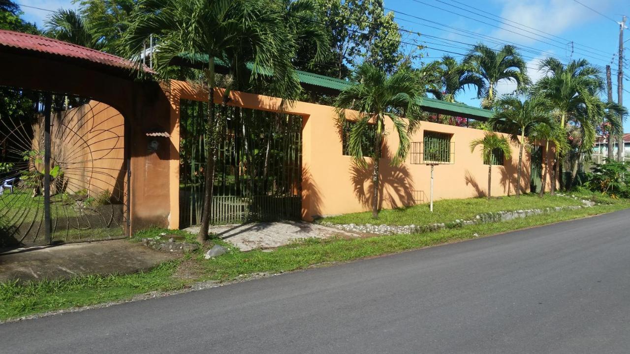 Embassy House Bed & Breakfast ปัวร์โตคิมาเนซ ภายนอก รูปภาพ