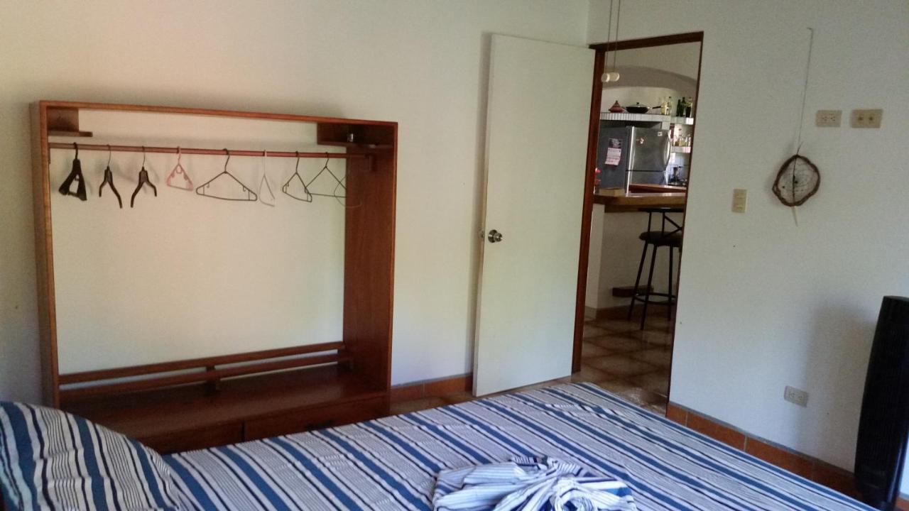 Embassy House Bed & Breakfast ปัวร์โตคิมาเนซ ภายนอก รูปภาพ