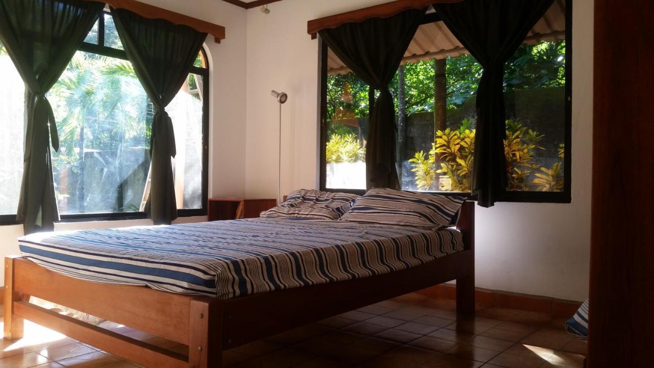 Embassy House Bed & Breakfast ปัวร์โตคิมาเนซ ภายนอก รูปภาพ
