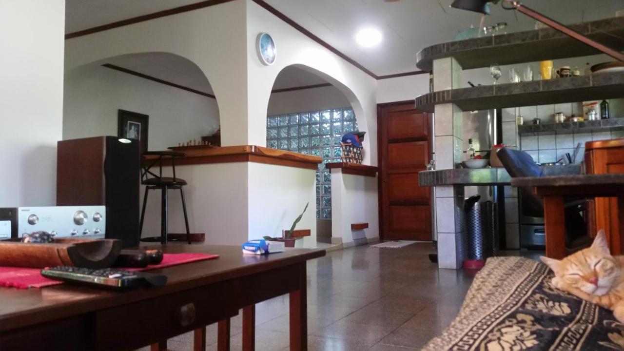 Embassy House Bed & Breakfast ปัวร์โตคิมาเนซ ภายนอก รูปภาพ