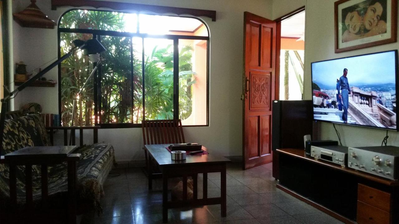 Embassy House Bed & Breakfast ปัวร์โตคิมาเนซ ภายนอก รูปภาพ