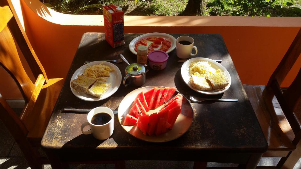 Embassy House Bed & Breakfast ปัวร์โตคิมาเนซ ภายนอก รูปภาพ